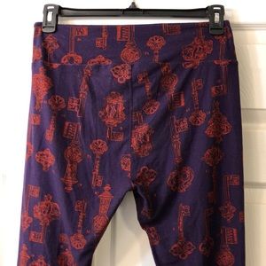 Lularoe Antique Key print leggings